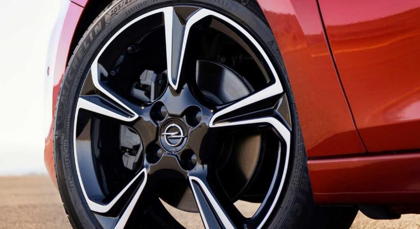 Ezért tűnnek el a kisméretű autók: 5 év alatt 9000 euróval lett drágább egy Opel Corsa