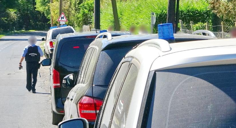 Elfogták a fegyvernek látszó tárggyal fenyegetőző ivánci férfit