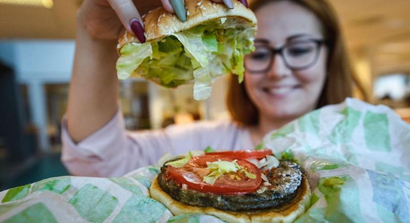 Halálos ételmérgezés a strandon: életveszélyes, hogy már mindenki azt hiszi, ért a hamburgerekhez