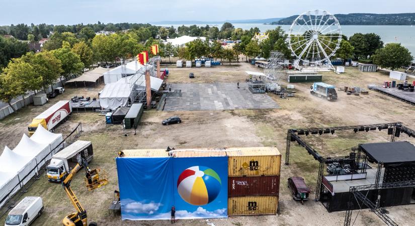 Gigantikus AI-alkotás fogadja a Strand Fesztivál közönségét Zamárdiban