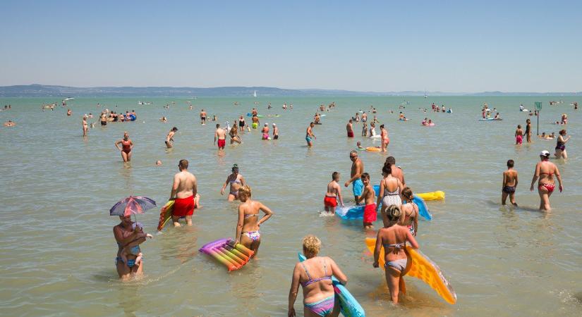 Undorító dolog szennyezte be a Balatont – készültséget rendeltek el