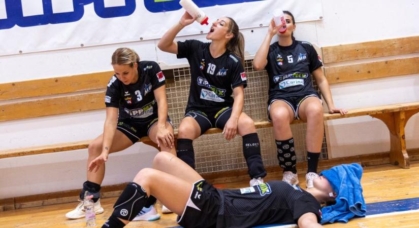 49 fok a lelátón, rosszullétek, elmaradt meccsek – embertelen körülményeket emleget a fehérvári kéziklub saját tornája után