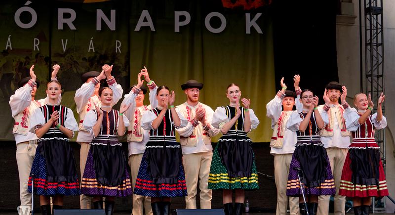 A Čarnica Néptáncegyüttes fellépése a 44. Sárvári Nemzetközi Folklórnapokon
