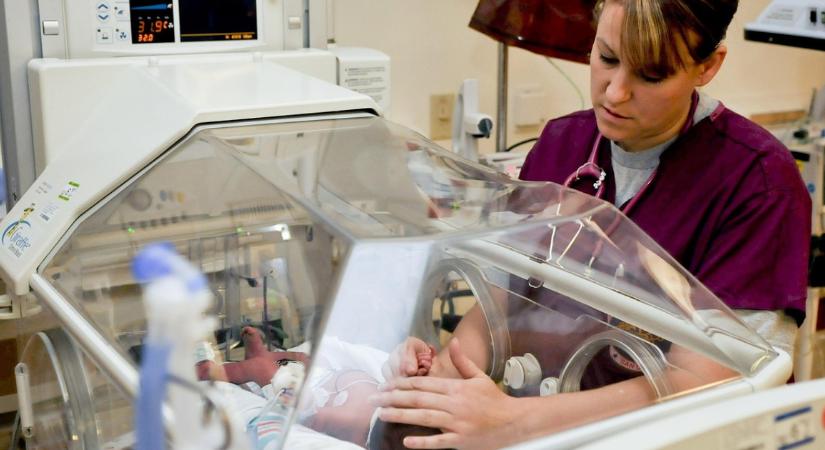 Az egészségügy helyzetét az egy főre jutó ápolók számával mérik, itt a magyar bizonyítvány