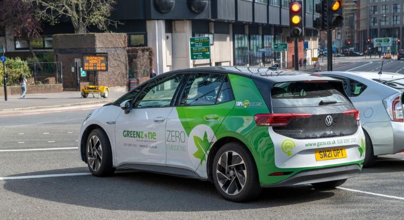 Rossz útra lépett a Volkswagen: pluszdíjat kell fizetni a tulajdonosoknak, hogy gyorsabban menjen az elektromos autó – garantált a bukás