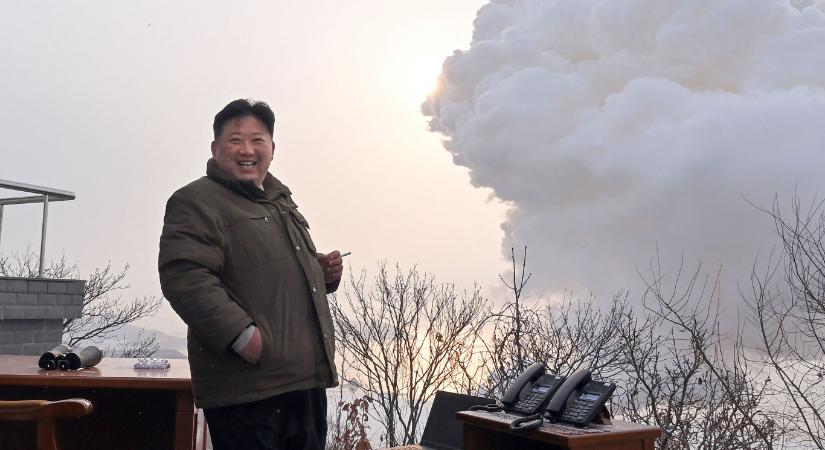Kim Dzsongun fel akarja gyorsítani országa nukleáris fegyverkezését
