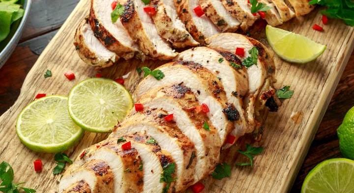 Grillezett csirkemell margarita pácban: főételként születik újjá a koktél
