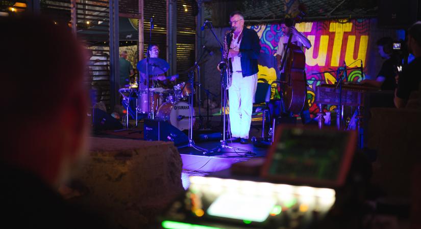 Jazz dallamok töltötték meg a Valide Szultána Fürdőromot – elindult a Tutu Jazz Napok Egerben