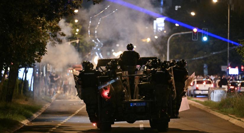 A szerbiai tüntetők szerint Vučić elnök polgárháborút szít, „a szerb vér értelmetlen kiontására” készül