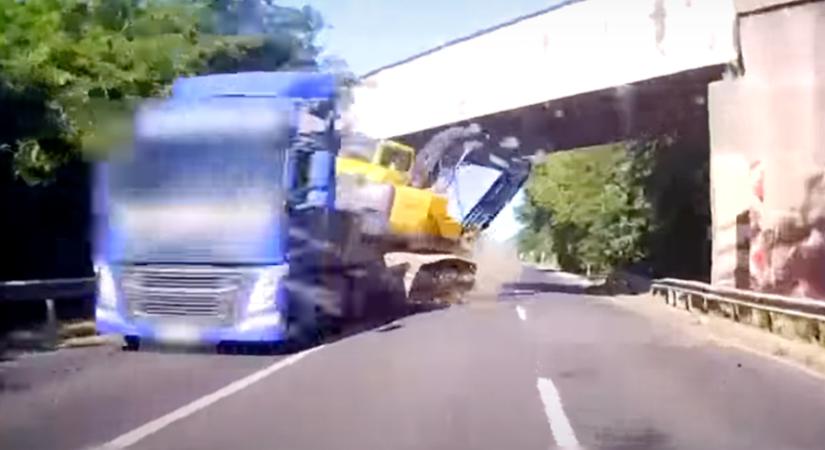 Markoló zuhant egy autó elé Pécsnél, hatalmasat mentett a soffőr