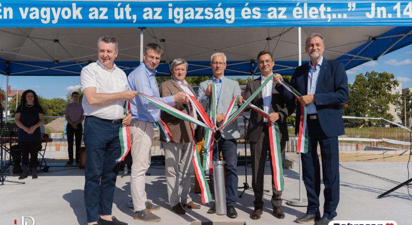 Ünnepeltek a debreceni baptisták – letették a gyülekezeti központ alapkövét