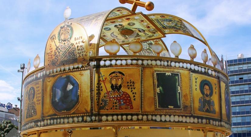 Már látható a Szent Korona installáció a belvárosban