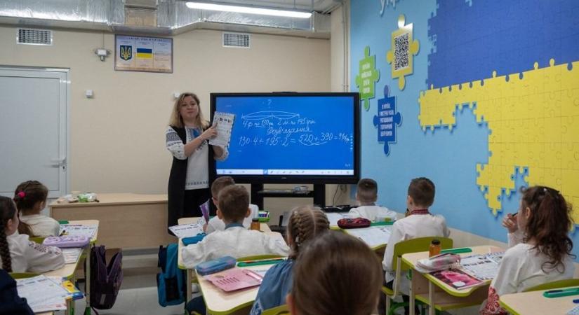 Tönkreteszi az ukrán infláció az iskolakezdést: a kormány most először támogatást ad, de ez messze nem elég