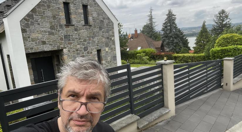 A település parlamenti képviselője is villát épített Tihanyban