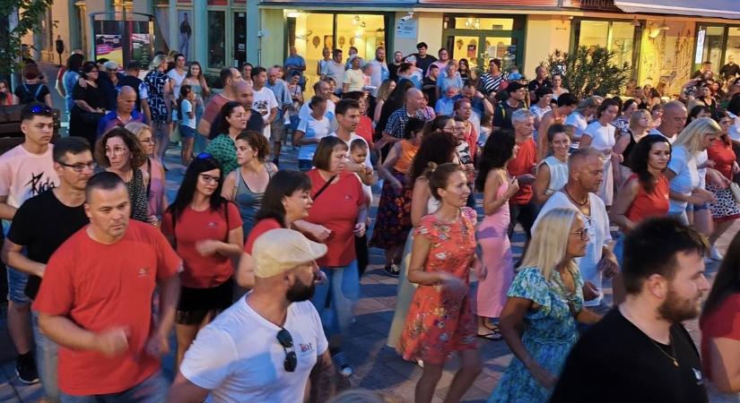 Tánccal, zenével és közösségi élményekkel telt a Belvárosi forgatag