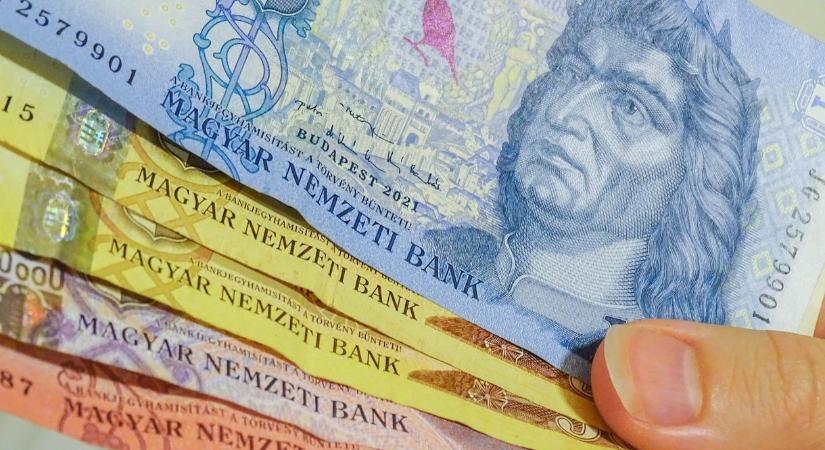 2167 milliárd forintot már külföldi bankszámlán tartanak a magyarok
