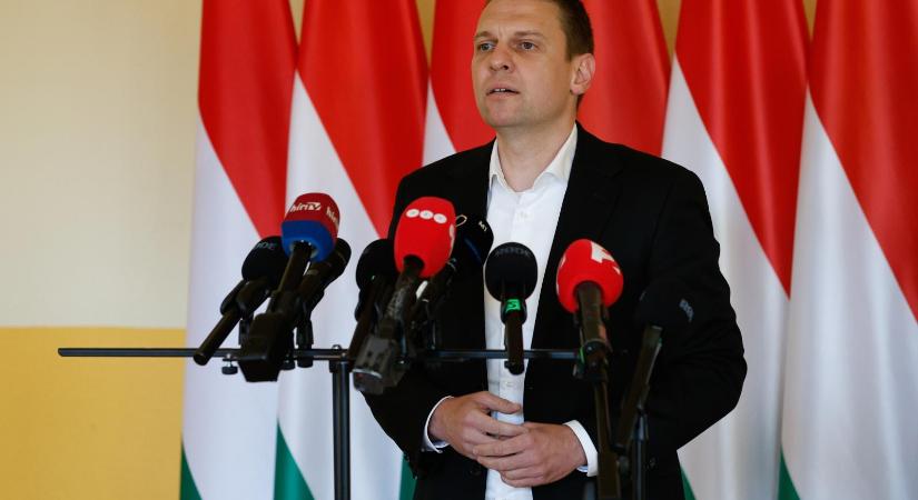 „Te hogy jössz ahhoz, hogy azt mondd, mindent elloptunk? Ki vagy te?” – Menczer Tamás kiakadt a kommentelőkre