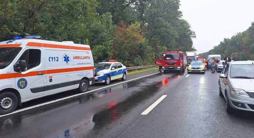 Tragédia: Két sétáló fiatalt ütött el a teherautó az autópályán