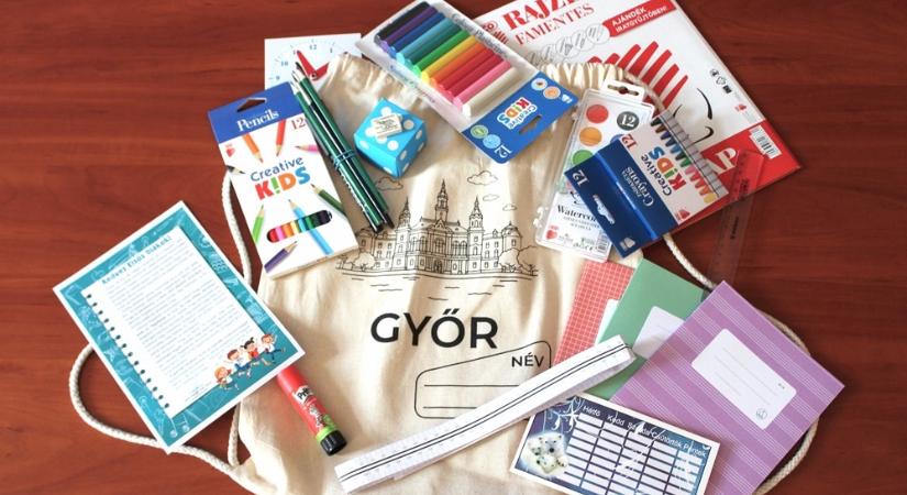 Kiszínezhető tornazsákot és tanszercsomagot kapnak az elsősök Győrben