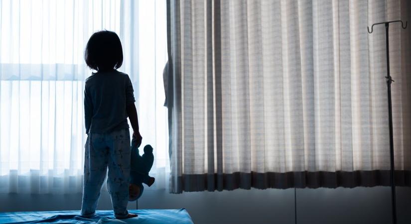 Kikötözött, bántalmazott gyerekekről készültek képek a szolnoki befogadó otthonból