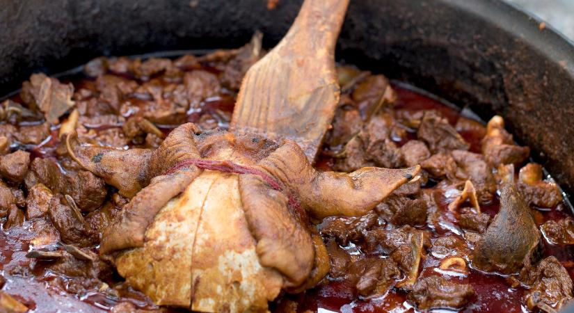 Karcagi birkapörkölt juhászos módra