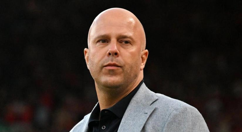 Arne Slot lemondott róla: riválisnak adta el szélsőjét a Liverpool – hivatalos