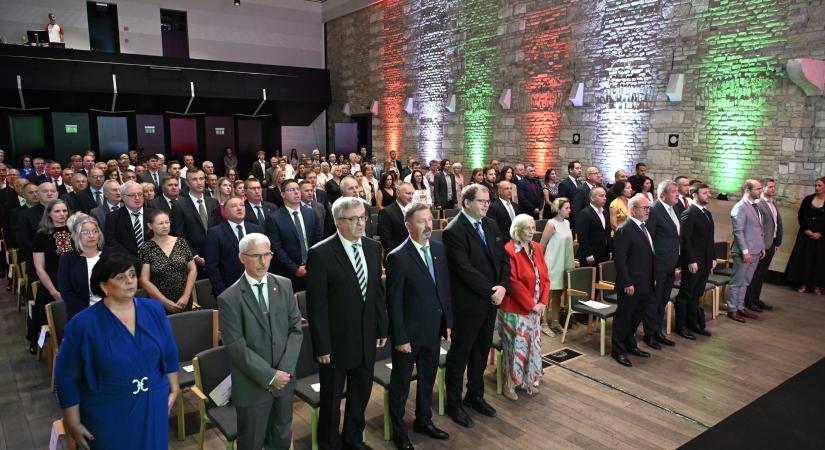 Augusztus 20. – A kormány továbbra is a magyar utat követi