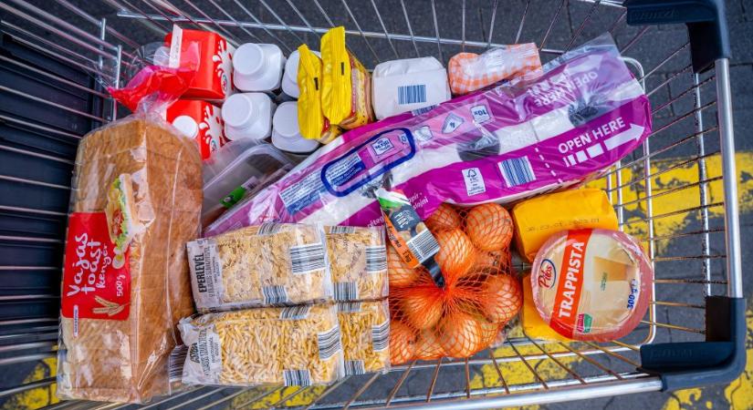 Már nyomtatják az idősek élelmiszer-utalványait