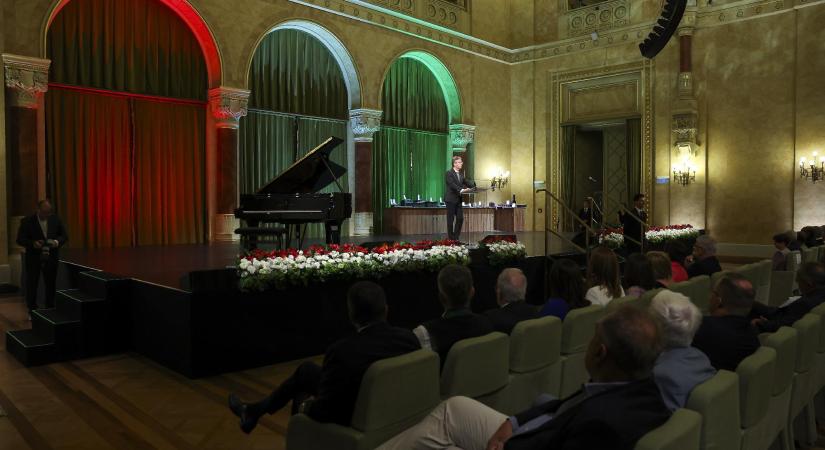 Hankó Balázs: Önök emelik a mindennapokban magasba a magyar nemzetet