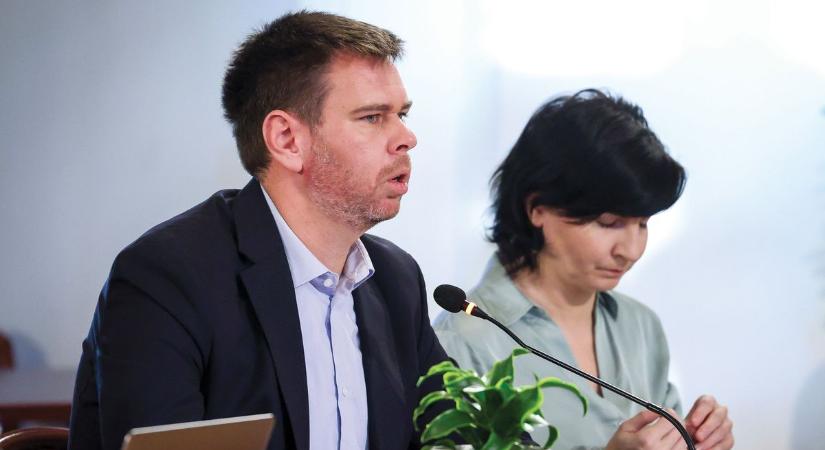 Új munkamegosztás van: Karácsony szabadsága alatt Vitézy Dávid hisztizik