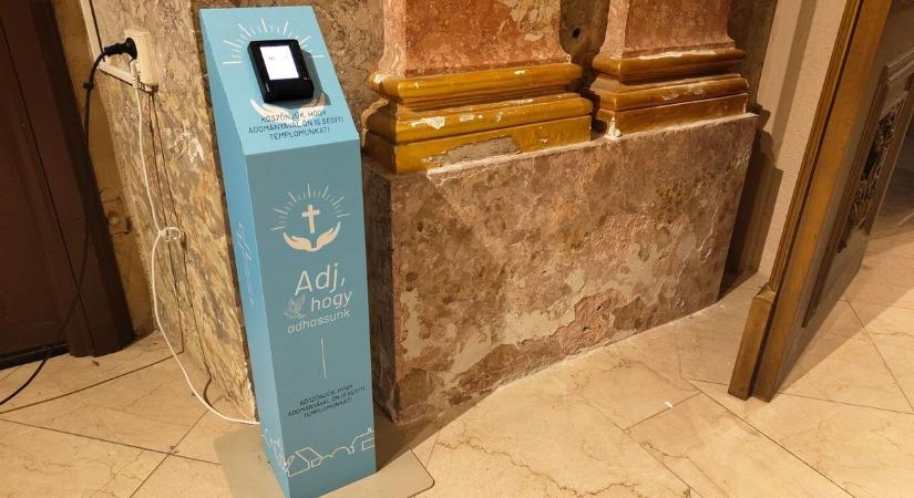 Digitális persely – A Szombathelyi Székesegyházban már bankkártyával is adakozhat