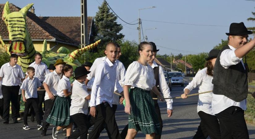 Sikítás, tombolás – fergeteges hangulat övezte a 32. Sárkány-napot Csökmőn