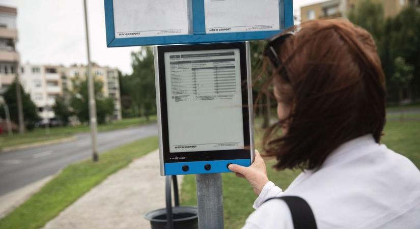 Ebben a debreceni buszmegállóban hiába várakozol, nem fog érkezni a busz több mint 3 hónapig
