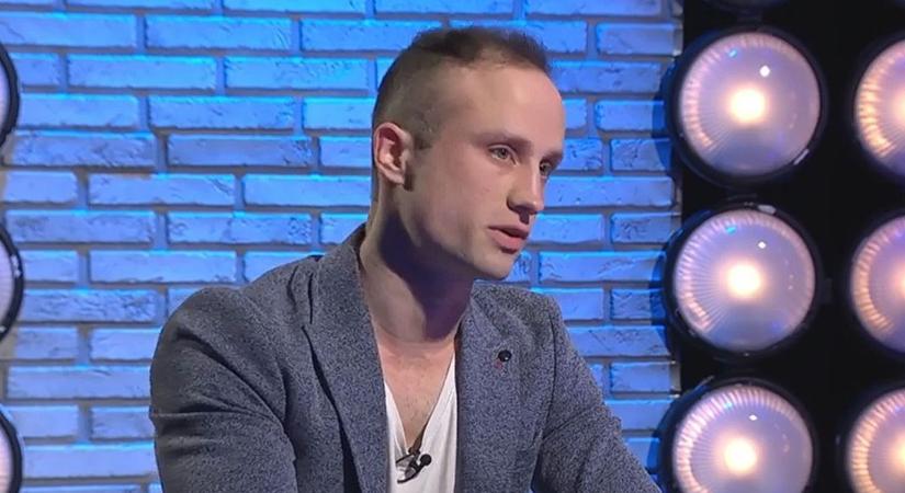 Soros, covid, választás – tüntetők jelentek meg a Kossuth téren