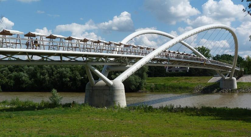 Szélsőségesen apad a Tisza