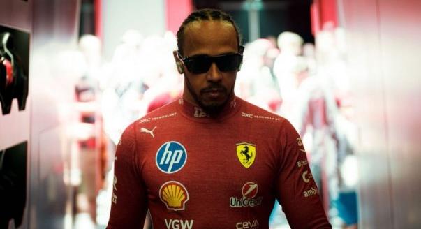 „Lewis extrém reakciói csak rontanak a helyzeten”