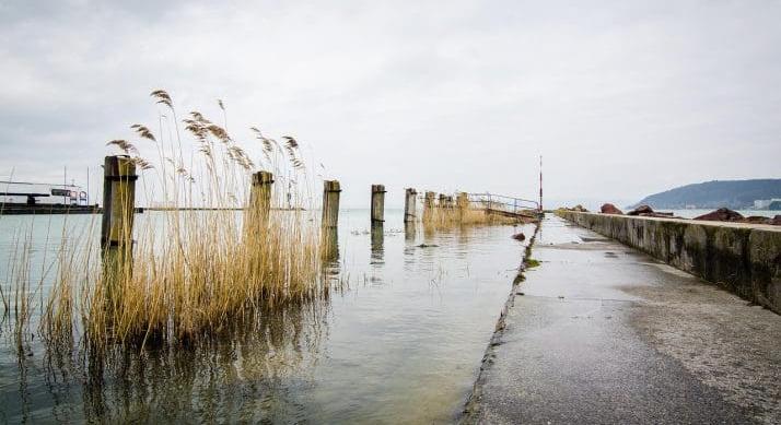 Szennyvíz került a Balatonba – Nem rendeltek el fürdési tilalmat