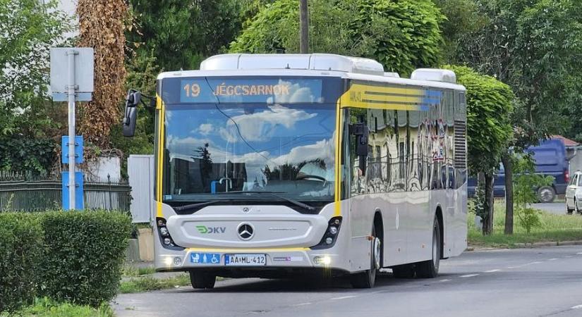 Hónapokra lezárnak egy debreceni buszmegállót