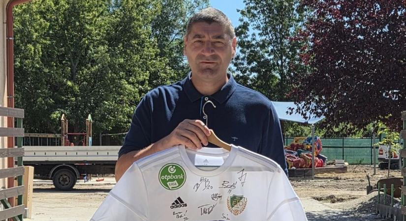 Dedikált ETO-mez kalapács alatt, a nyúli óvodaudvar felújítását támogatja licit nyertese