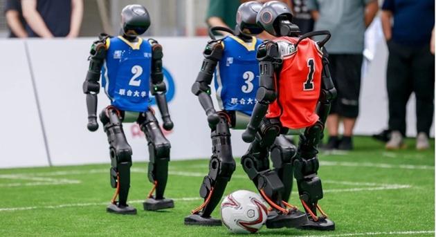 Százával érkeztek a csapatok a humanoid robotok olimpiájára
