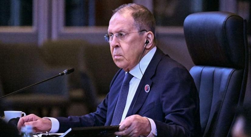 Lavrov: Nem területeket akarunk, hanem az oroszokat védjük