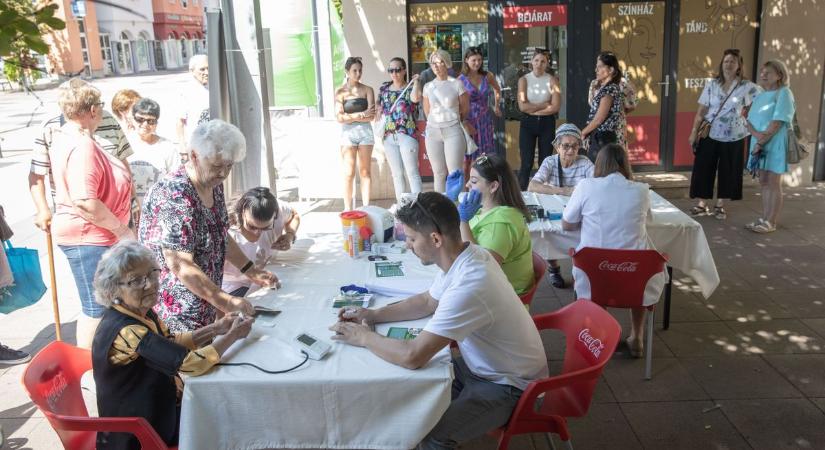 Ingyenes vizsgálatokkal lepték meg a zalaegerszegieket – hatalmas siker lett a program! (galéria, videó)