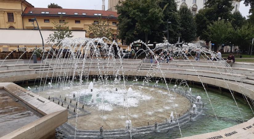 Megrázó látvány fogadta a járókelőket a Dugonics téren