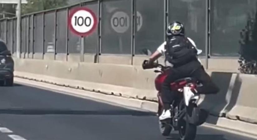 Tornamutatvánnyal bújt ki a sebességmérő kamera elől a motoros