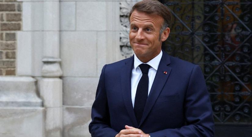 Merész ígéretet tett Macron: nem buktatja meg a francia kormányt