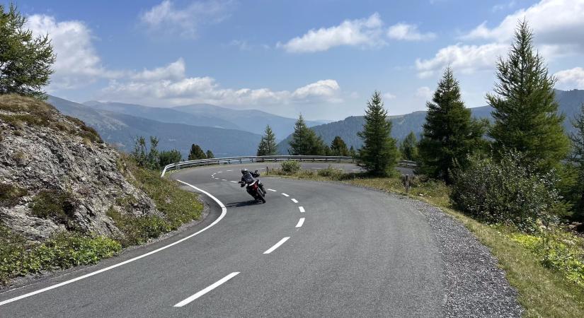 Ausztria szívében minden motoros álma elérhető 18 euróért – egy Triumph Tigerrel éltük át a csodát