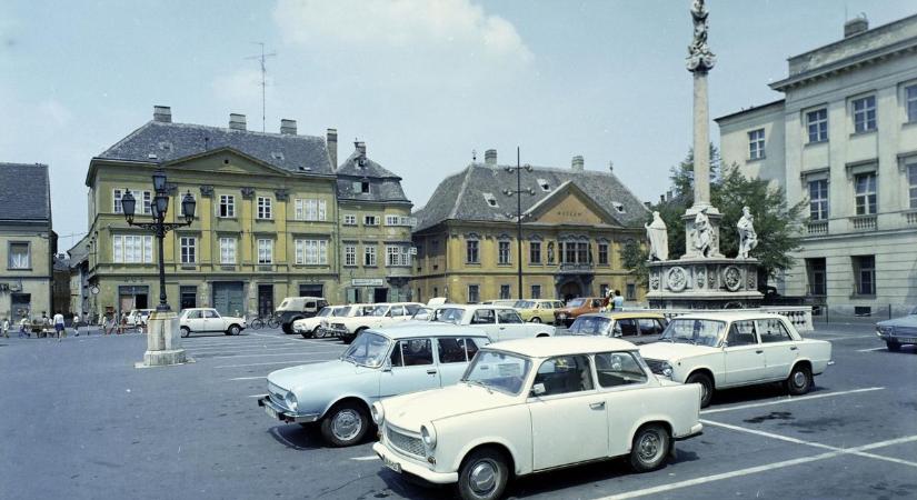 Nosztalgiajáratra fel: elfeledett, különleges járgányok szelték Győr utcáit