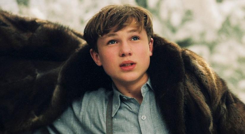A Narnia krónikái jóképű gyereksztárja már 38 éves – A friss fotóin mindenkit lenyűgözött!