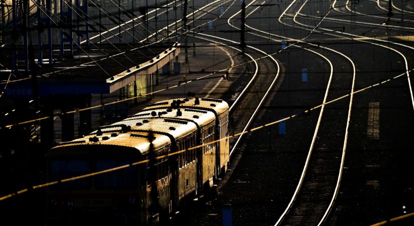 Mentesítő járatokat indít a MÁV a karneváli éjszakán Debrecen térségében
