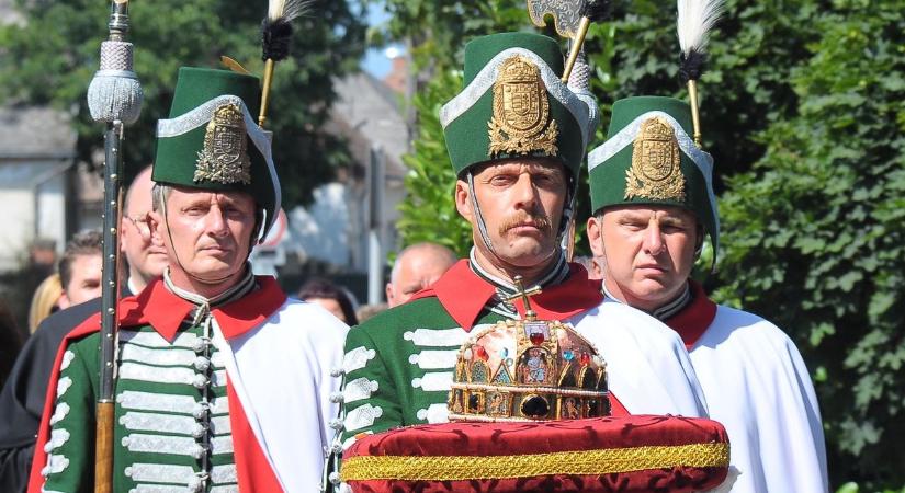 Ma sem ismertek a Szent Korona egyes vizsgálatainak eredményei a nyilvánosság előtt